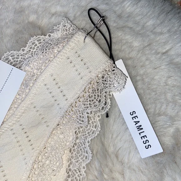 Forever 21 lace trim cheeky panty cream color seamless eyelet material vanilla M - Picture 8 of 11